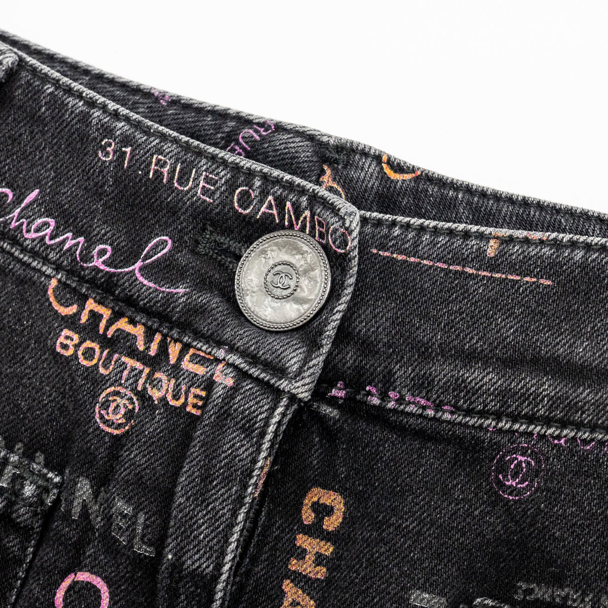 chanel-size-38-22p-letter-logo-print-straight-jeans-black
