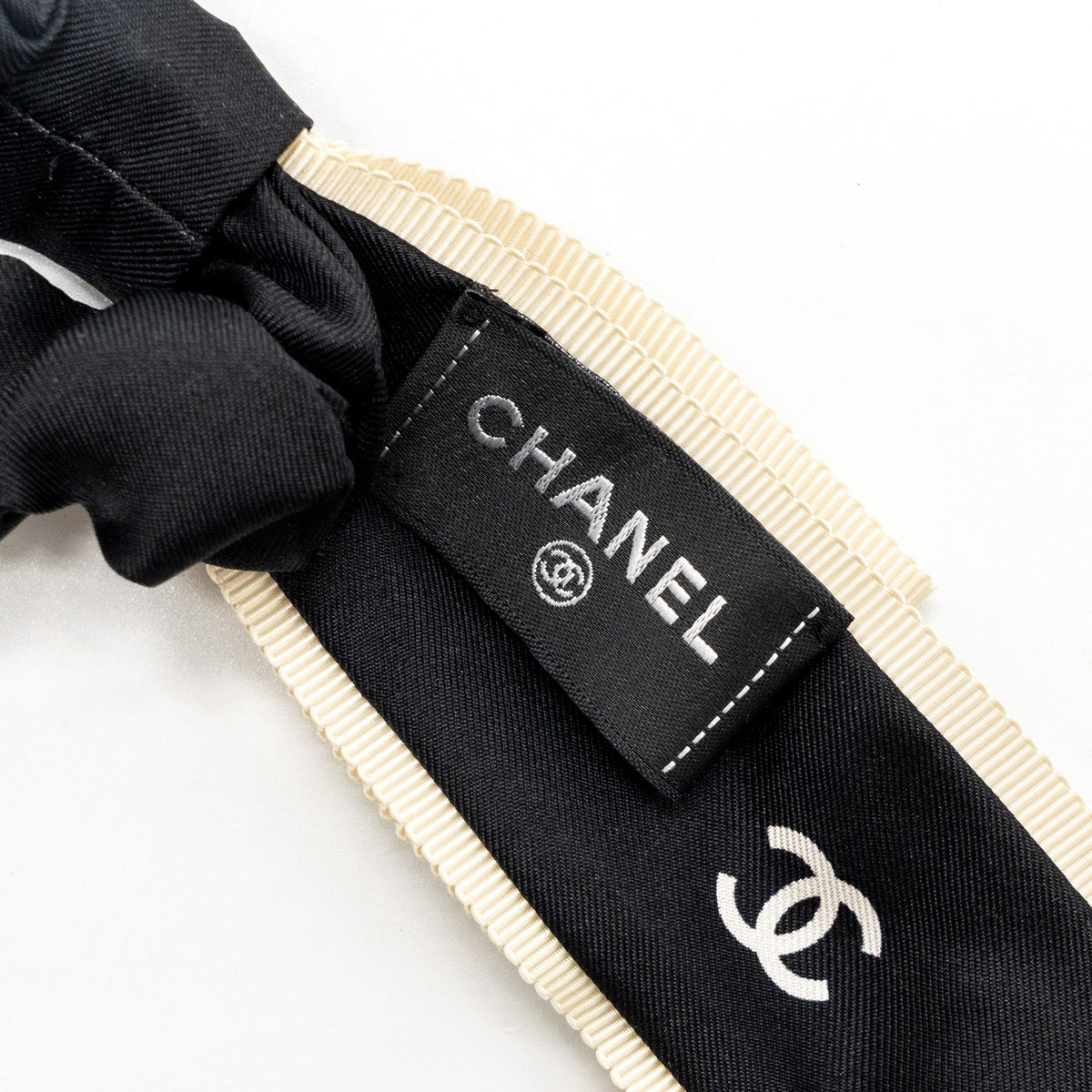 chanel-hair-tie-silk-twill-black-white