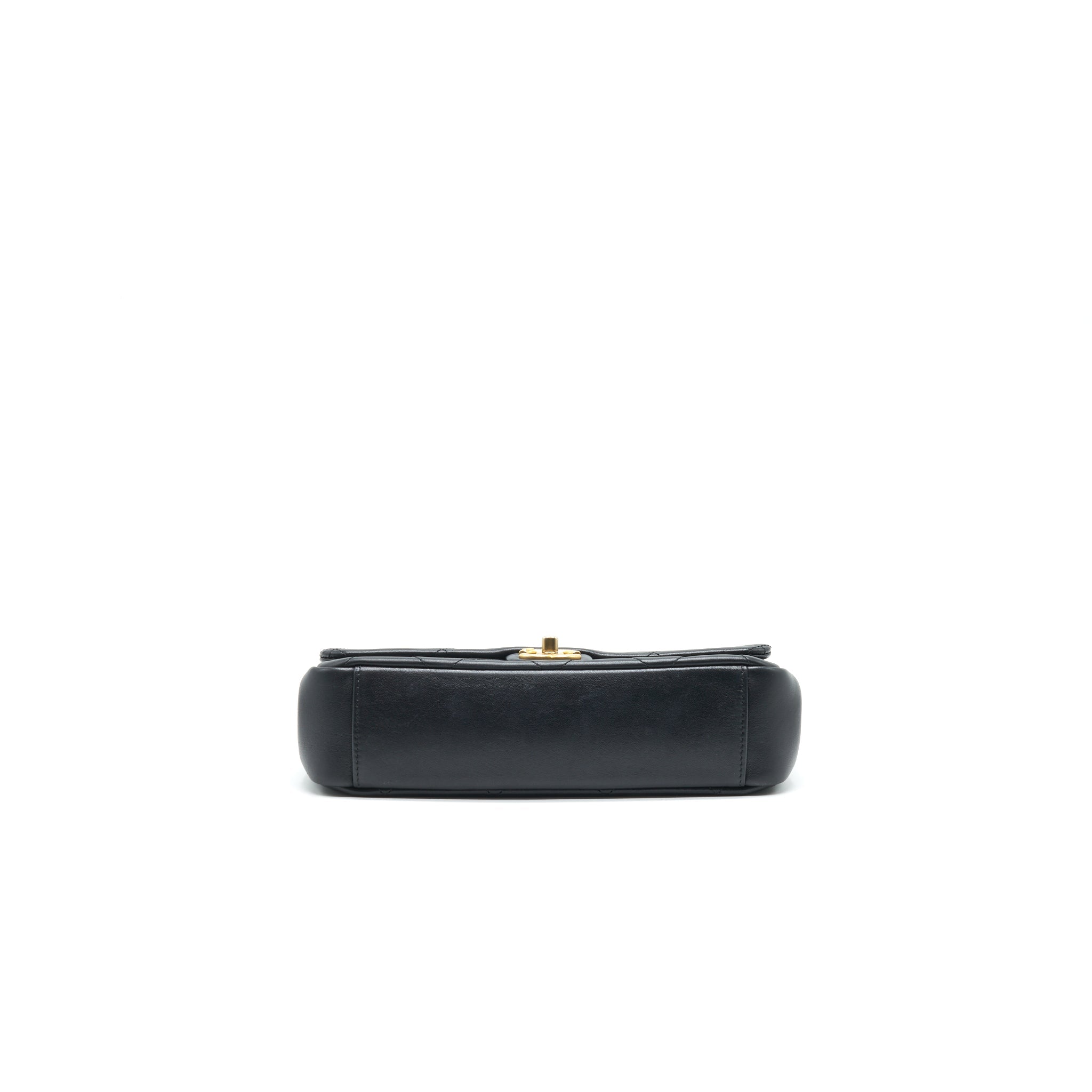 chanel-20p-a-real-catch-flap-bag-black