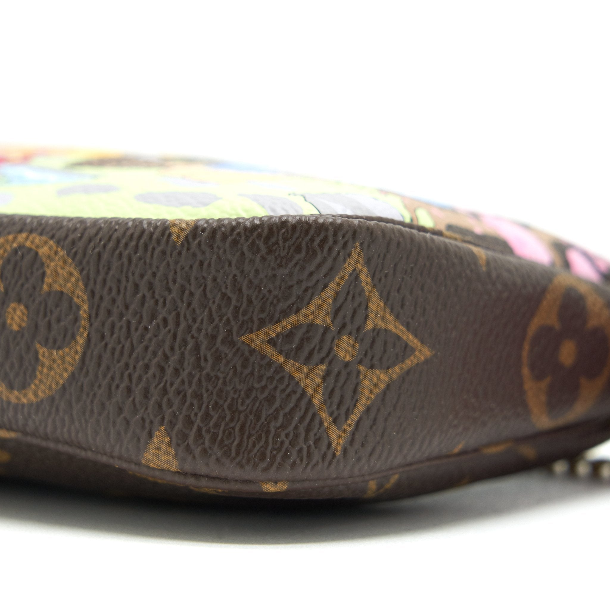louis-vuitton-mini-pochette-christmas-limited-2021