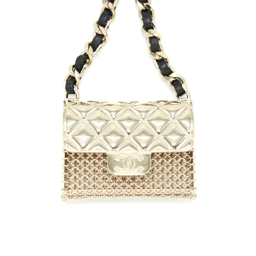 chanel-21s-runway-micro-bag-chain-belt