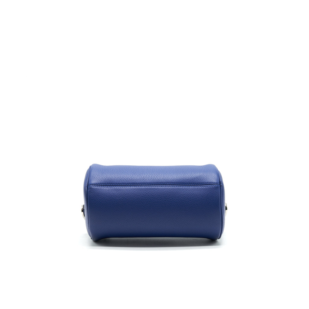 dior-homme-grained-calfskin-roller-messenger-bag-1