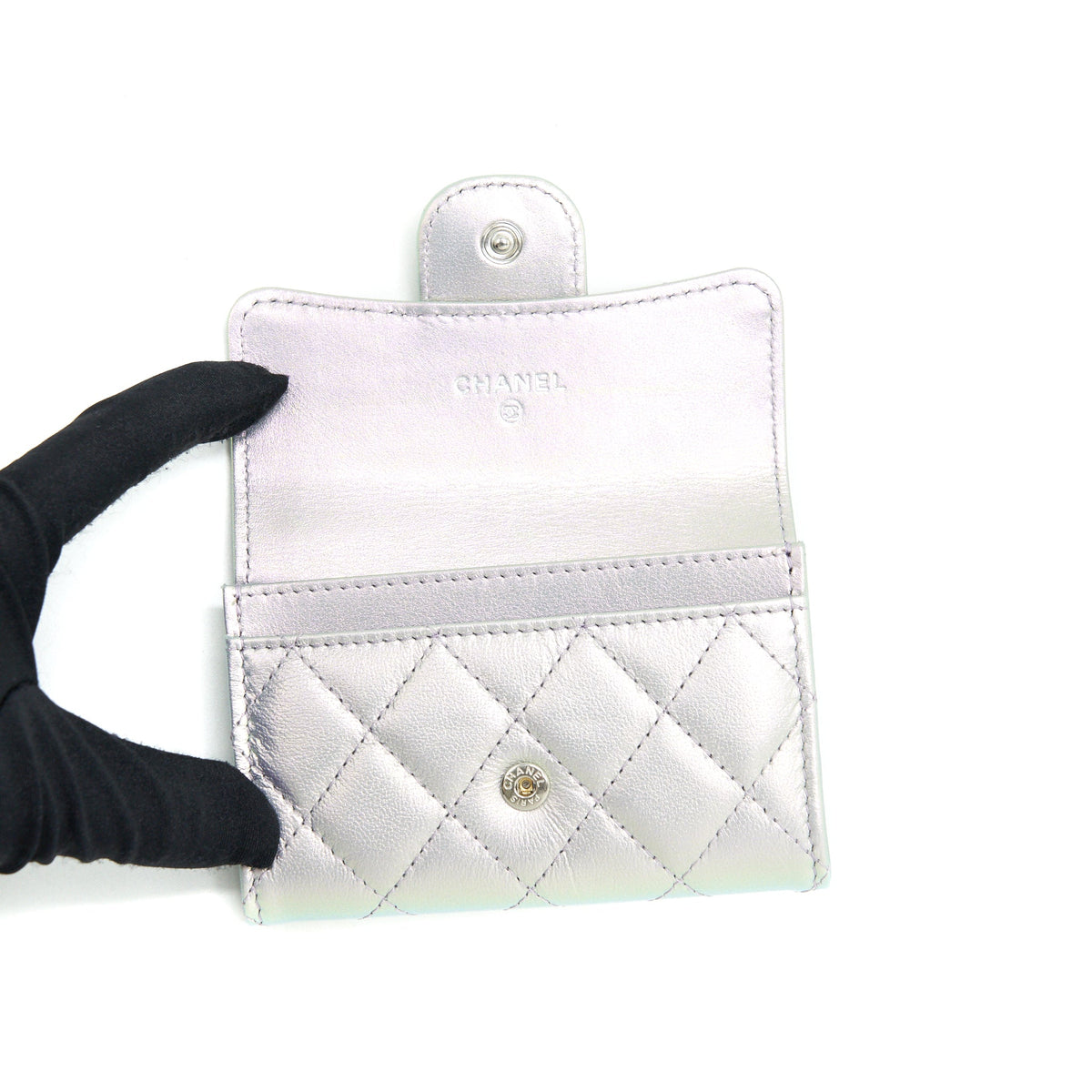 chanel-21k-iridescent-grey-flap-card-holder