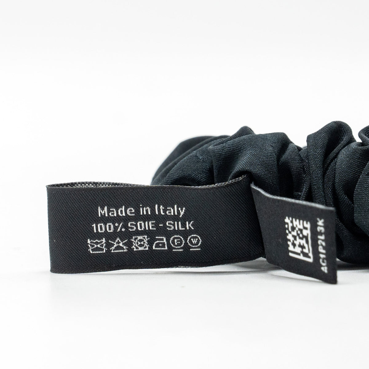 chanel-cc-logo-hair-tie-silk-black