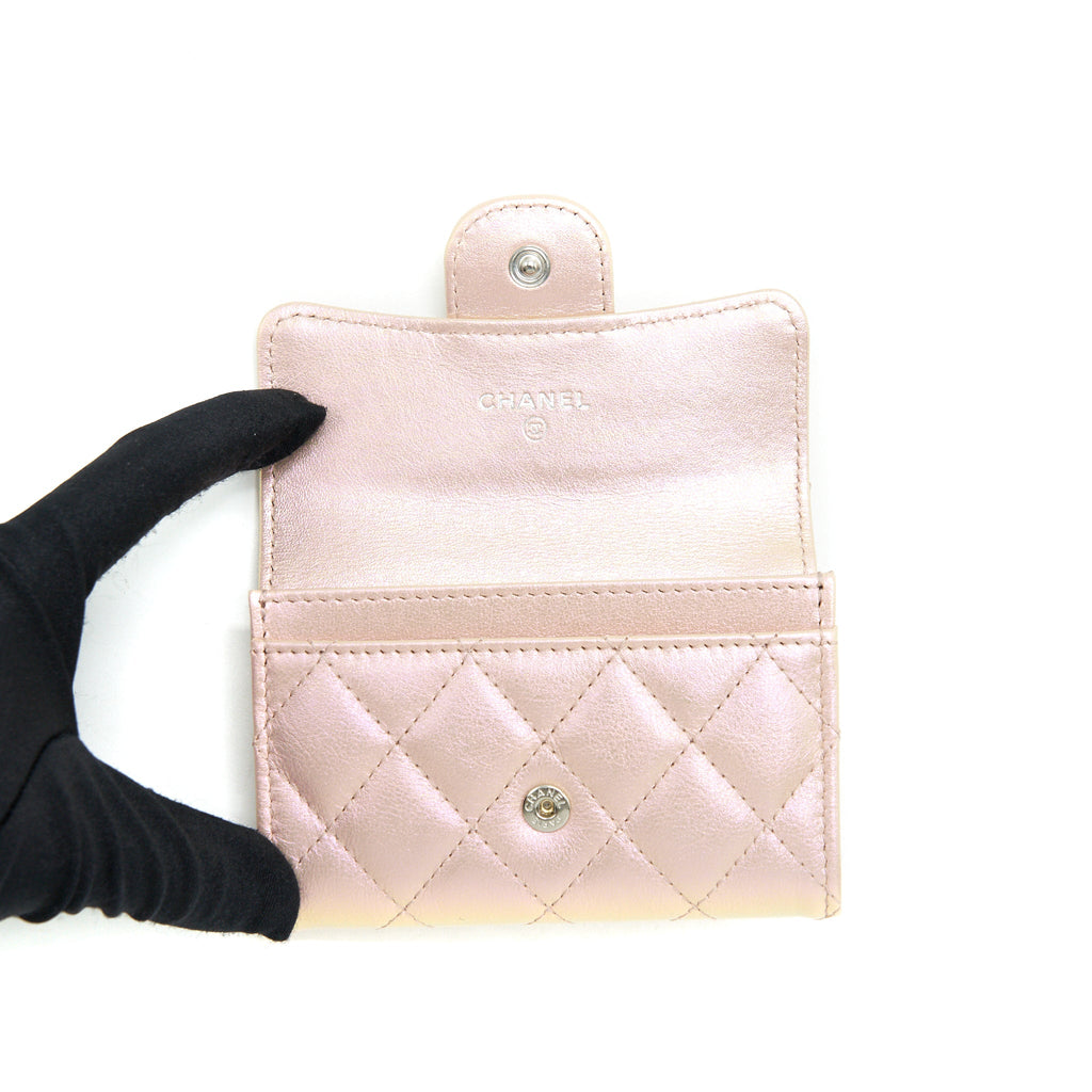 chanel-21k-iridescent-pink-flap-card-holder