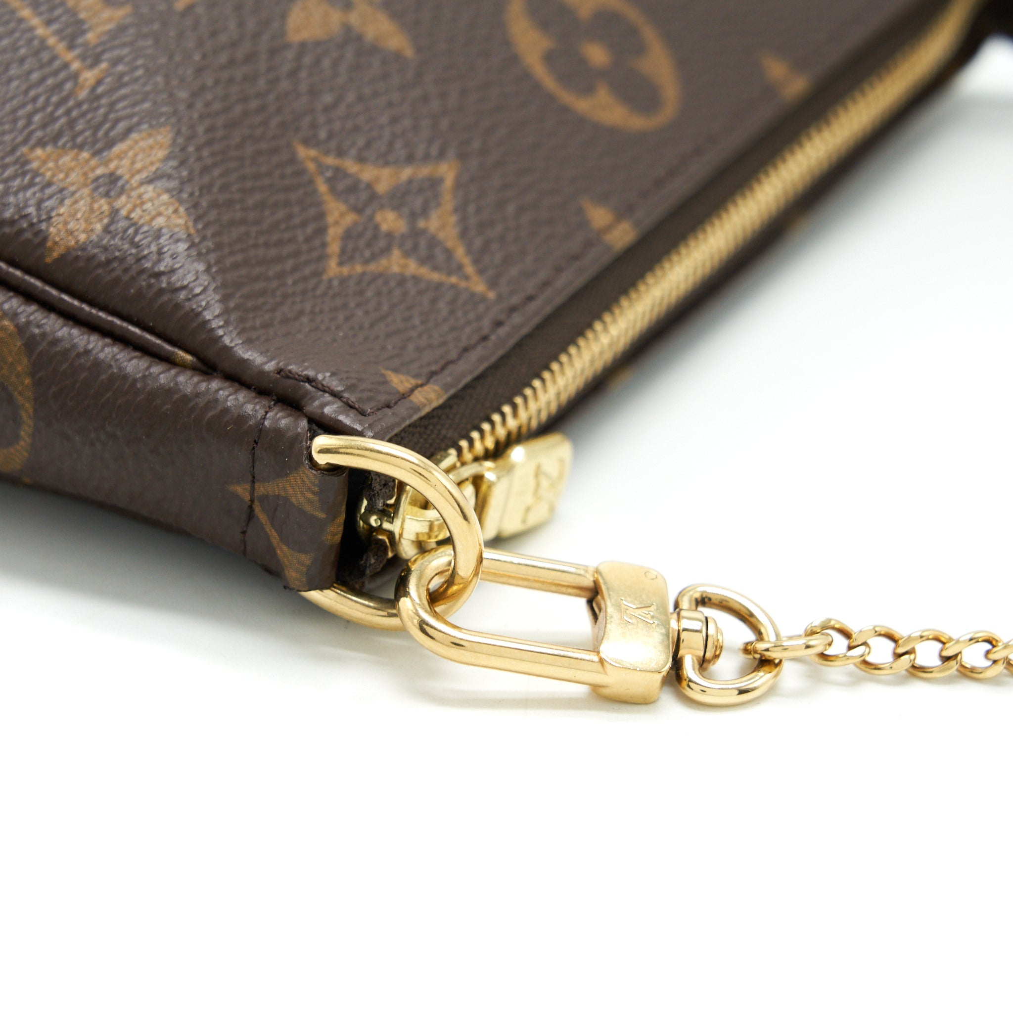 louis-vuitton-mini-pochette-accessories-monogram-canvas-ghw