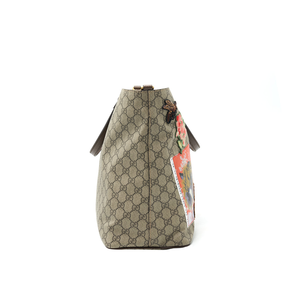 gucci-supreme-canvas-tote-bag-with-sticker