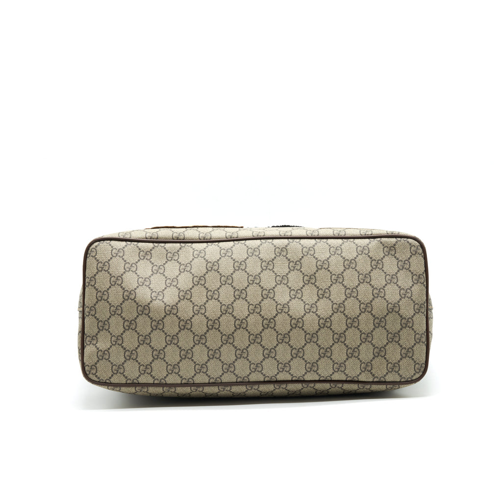 gucci-supreme-canvas-tote-bag-with-sticker