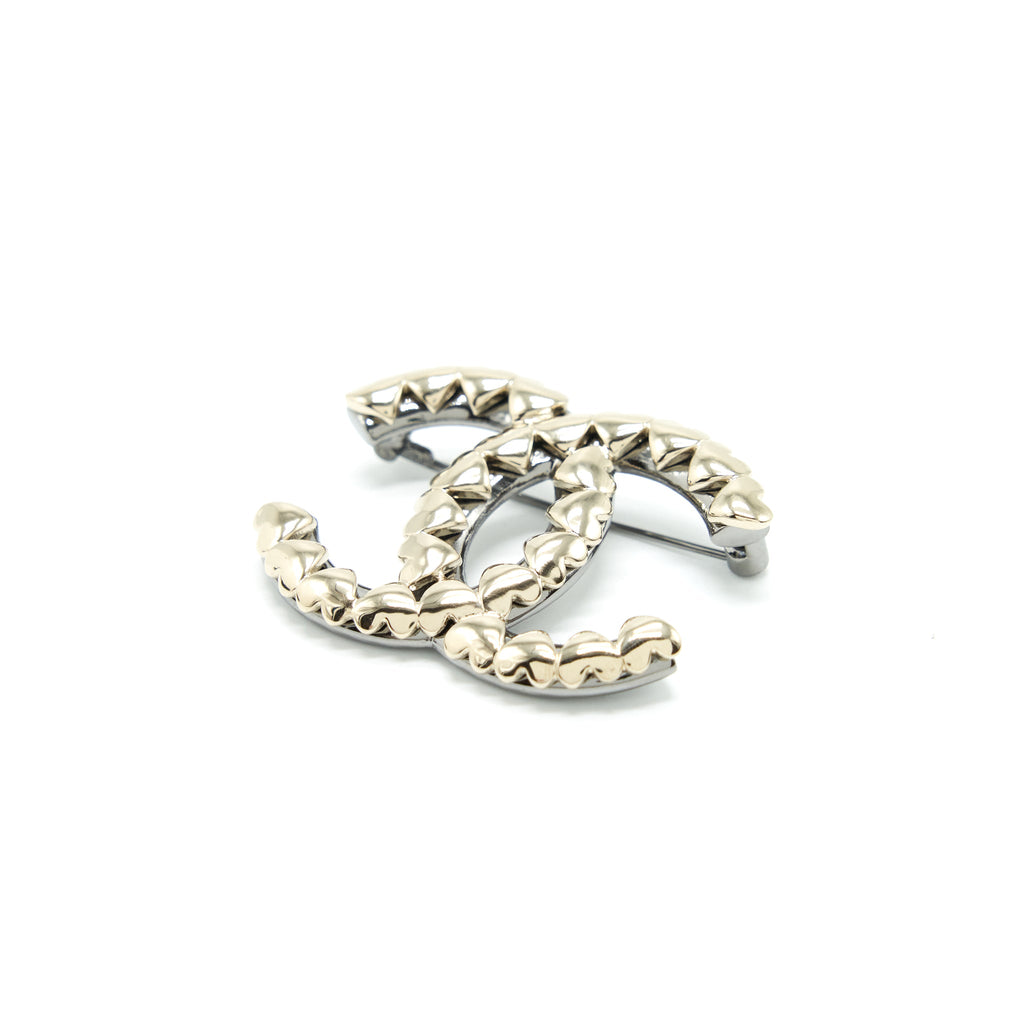 chanel-cc-logo-mini-hearts-brooch-light-gold-tone