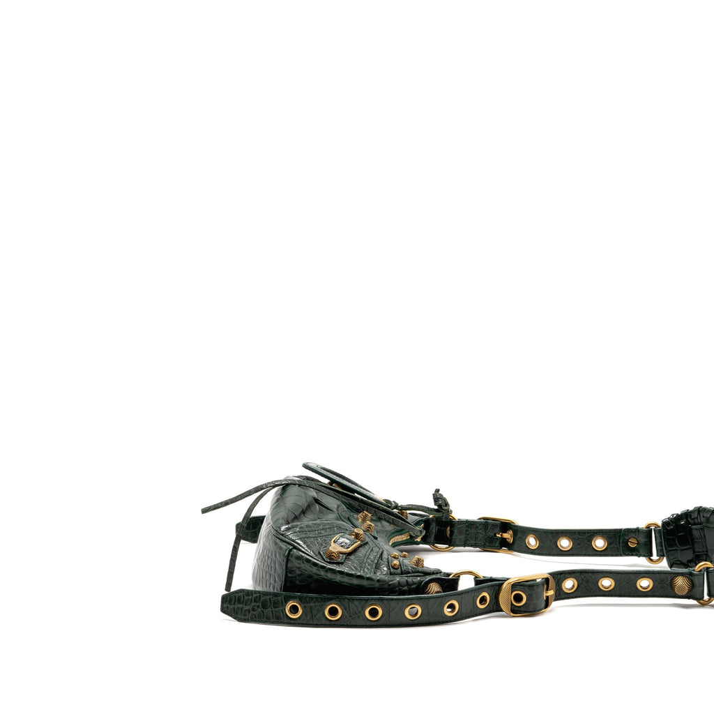 balenciaga-le-cagole-xs-shoulder-bag-crocodile-embossed-calfskin-dark-forest-green-ghw