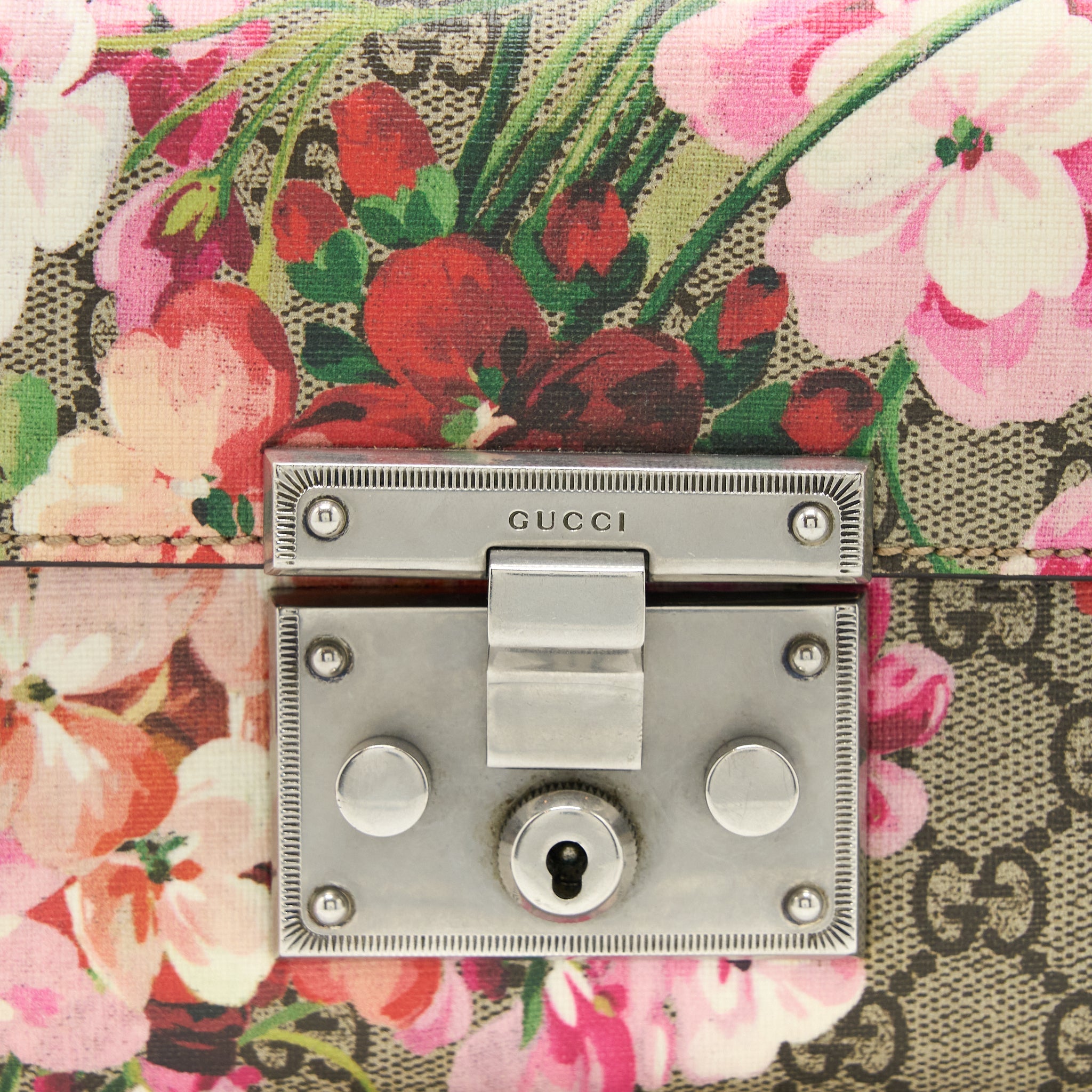 gucci-padlock-chain-crossbody-bag-flower-print-gg-supreme-canvas-shw