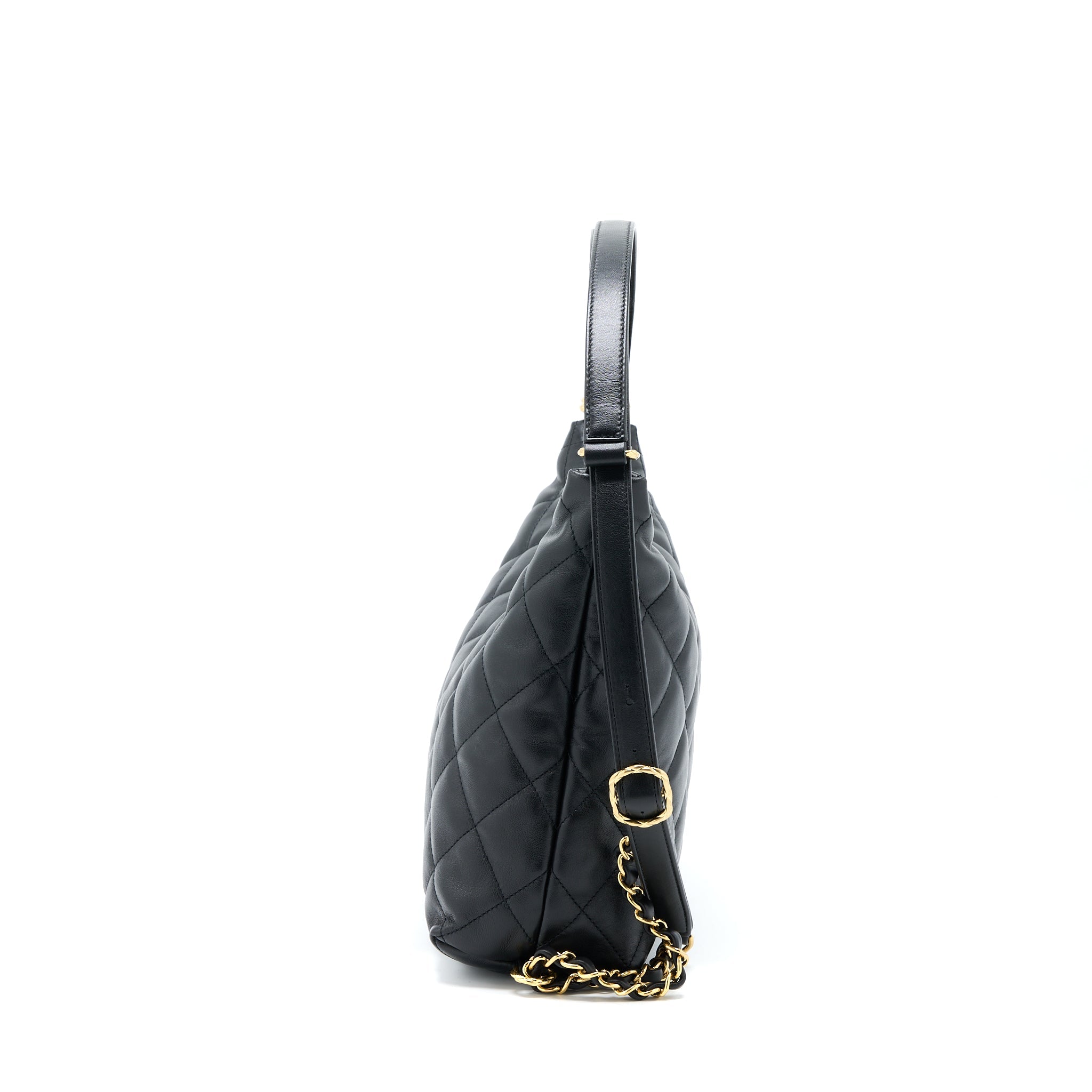 chanel-22b-hobo-bag-lambskin-black-ghwmicrochip