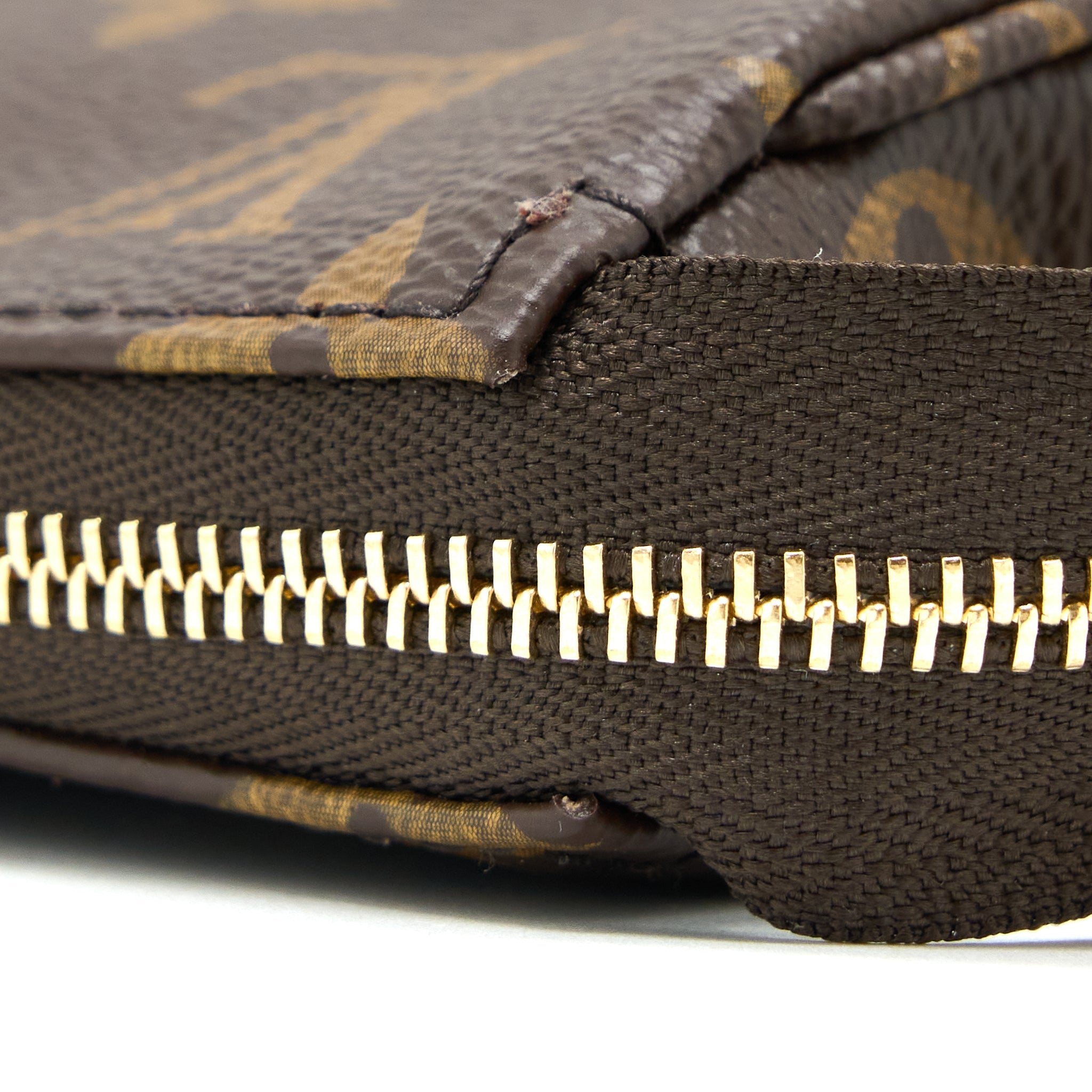 louis-vuitton-pochette-accessories-monogram-canvas-ghw-new-version-3