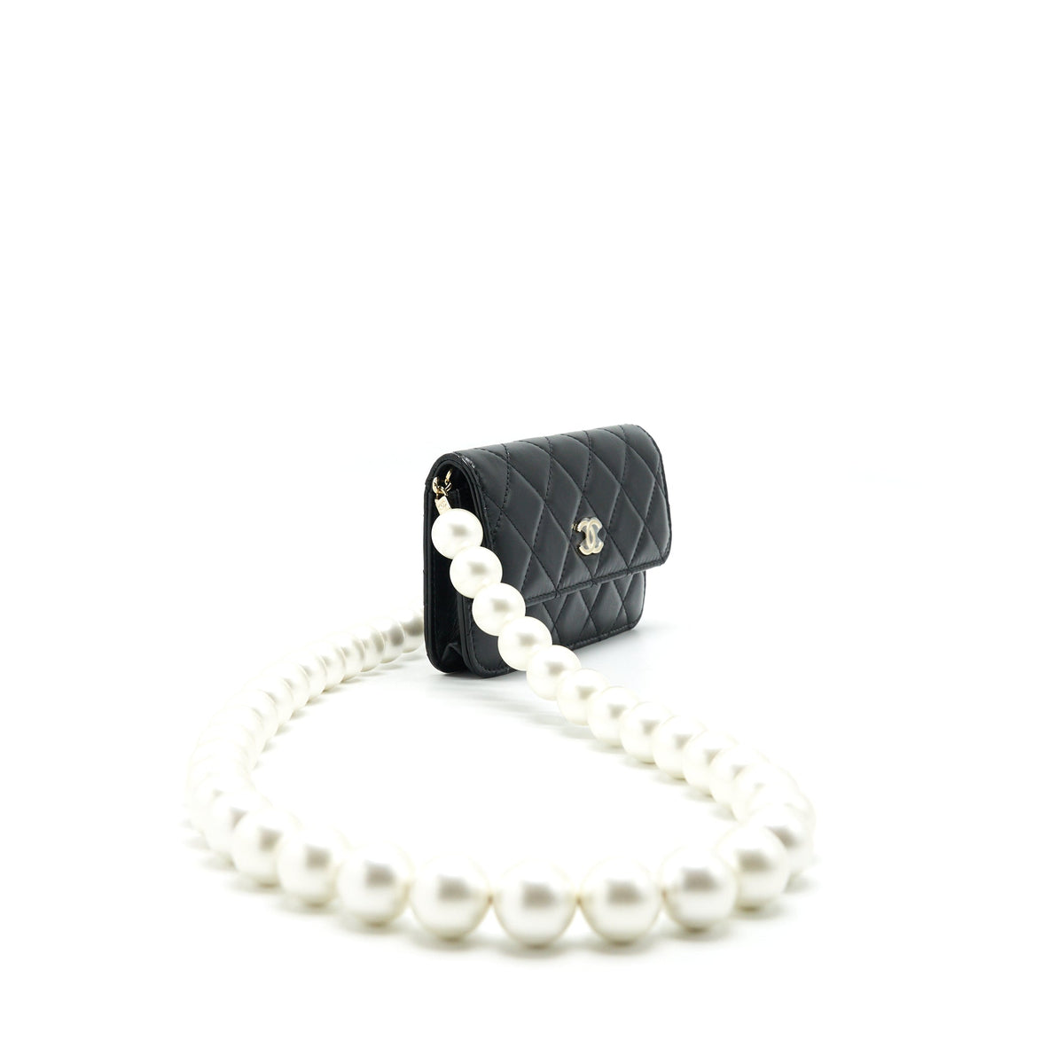 chanel-giant-pearl-clutch-with-chain-calfskin-black-1