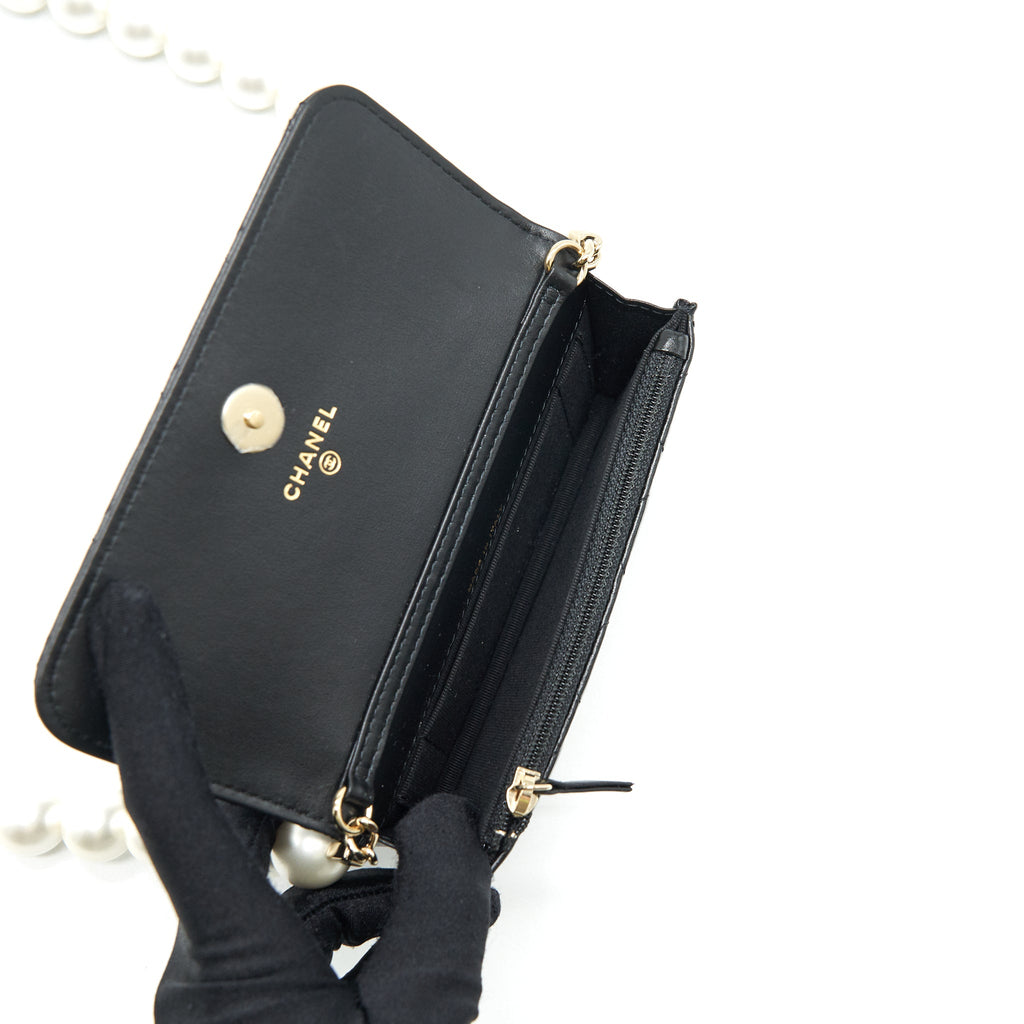 chanel-giant-pearl-clutch-with-chain-calfskin-black-1