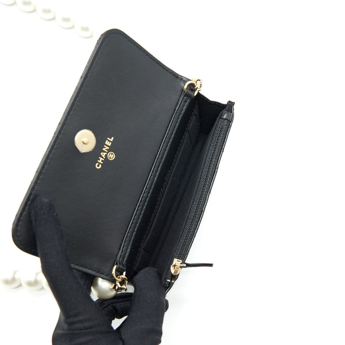 chanel-giant-pearl-clutch-with-chain-calfskin-black-1
