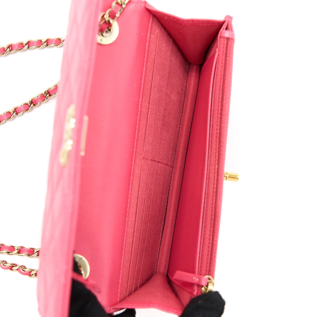 chanel-trendy-cc-wallet-on-chain-lambskin-pink-lghw