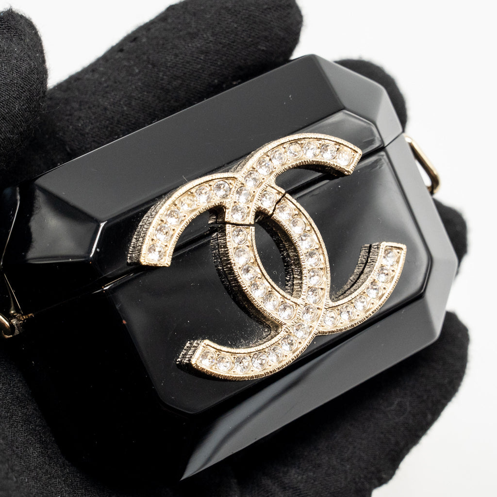 chanel-airpods-case-with-pearl-chain-black-lghw