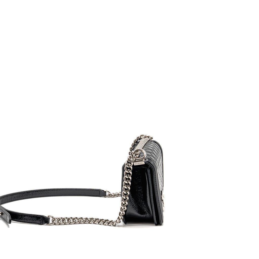 chanel-medium-boy-bag-leather-black-shw