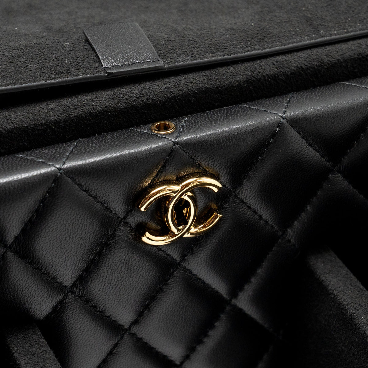 chanel-quilted-jewellery-box-lambskin-black
