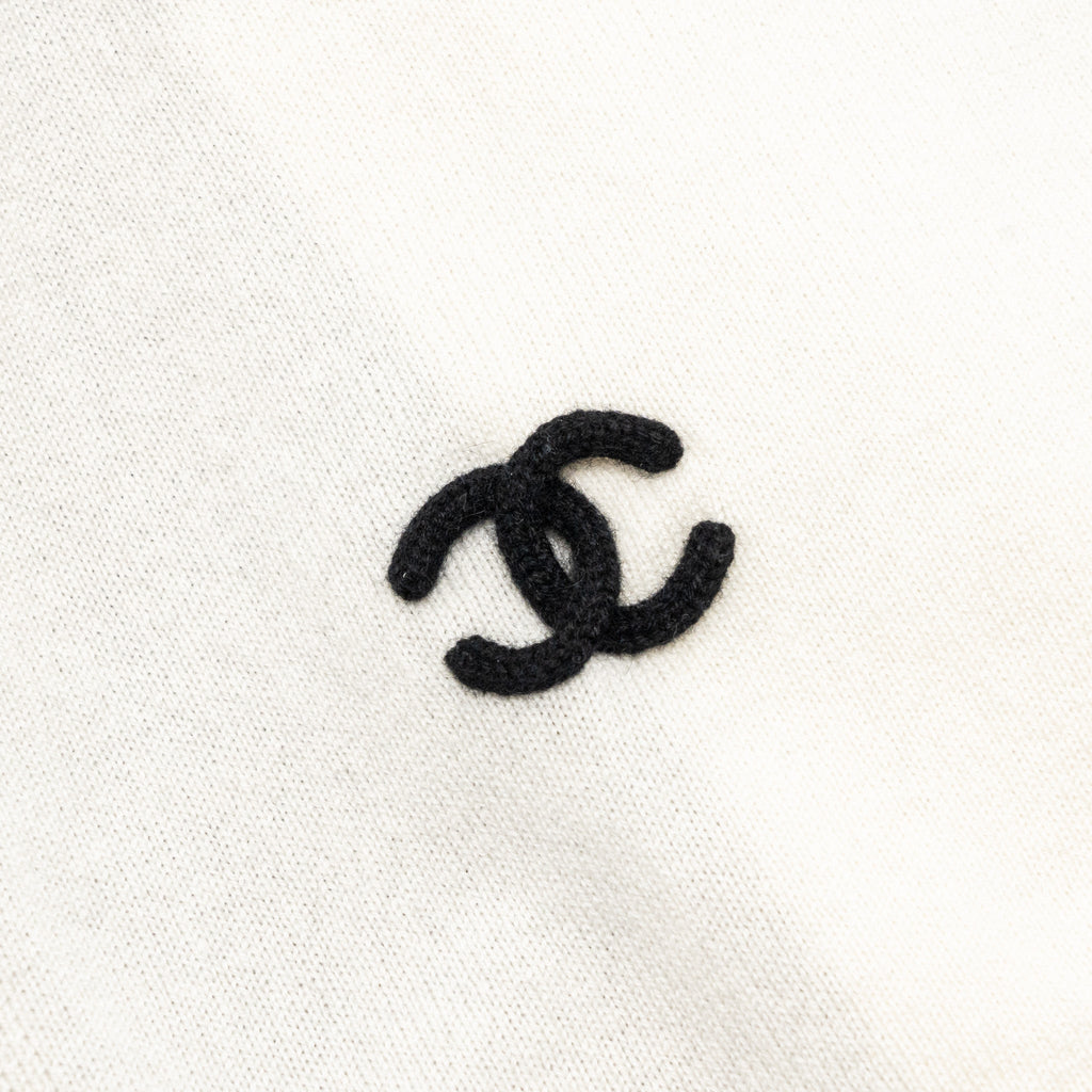chanel-cc-logo-scarf-cashmere-black-white