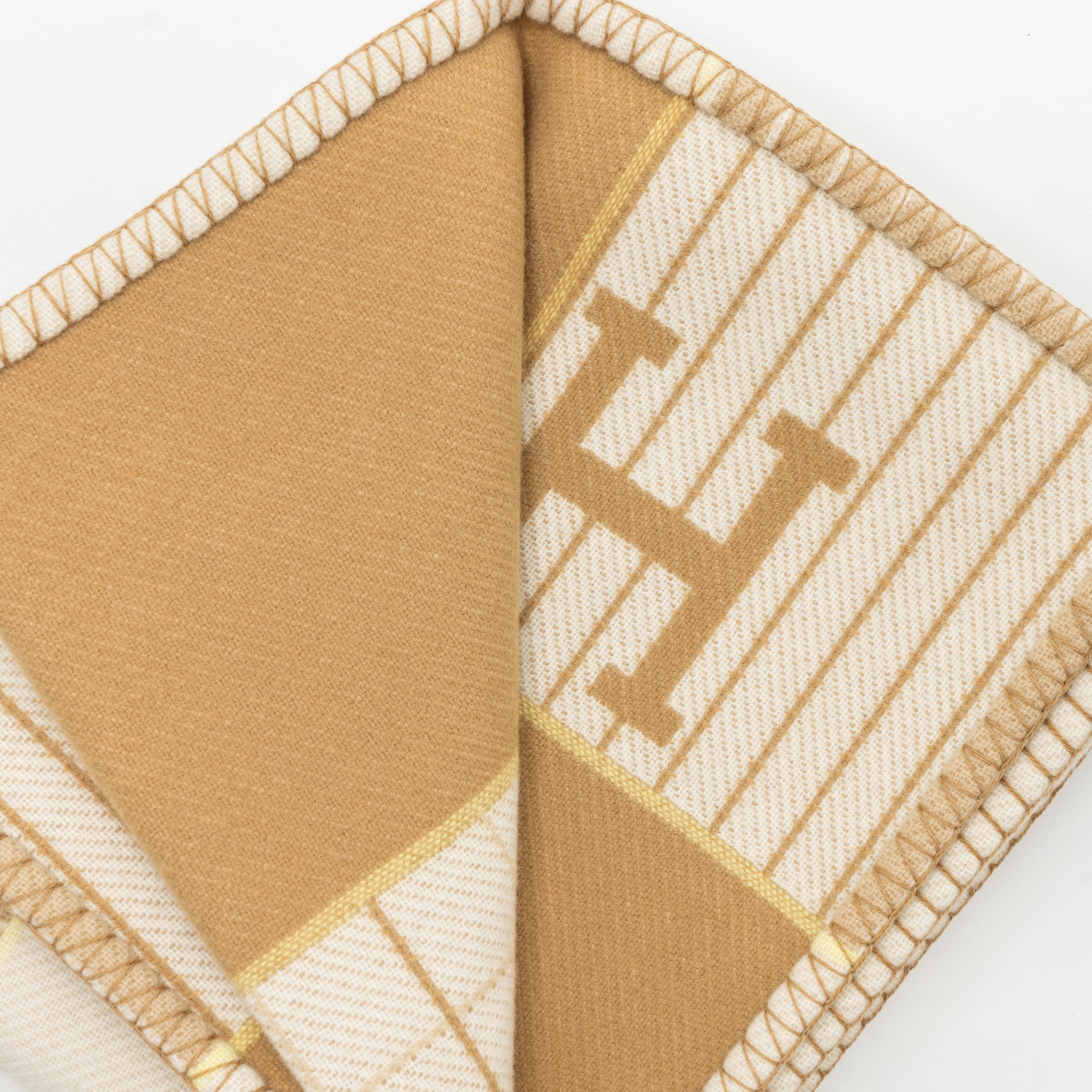 hermes-100x140-avalon-cabriole-blanket-biscuit