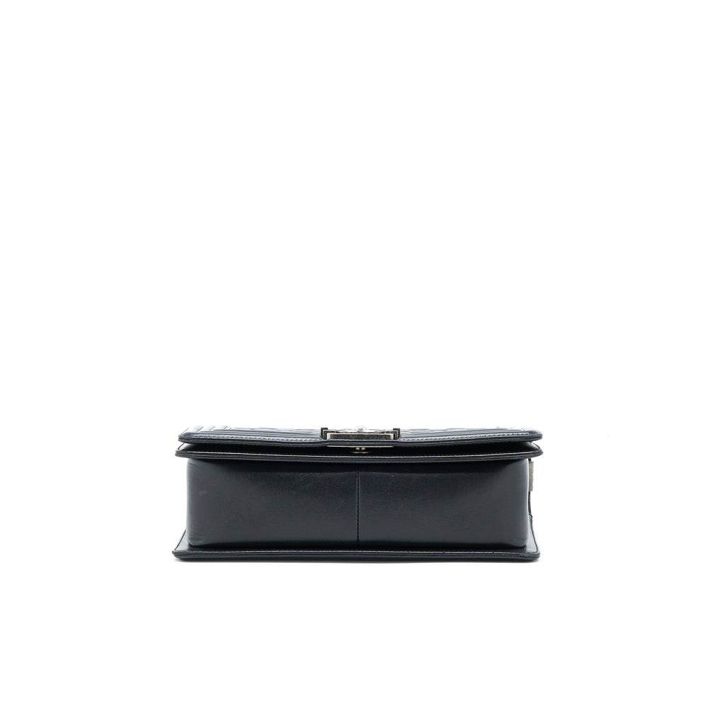 chanel-medium-boy-bag-lambskin-black-ruthenium-shw-1