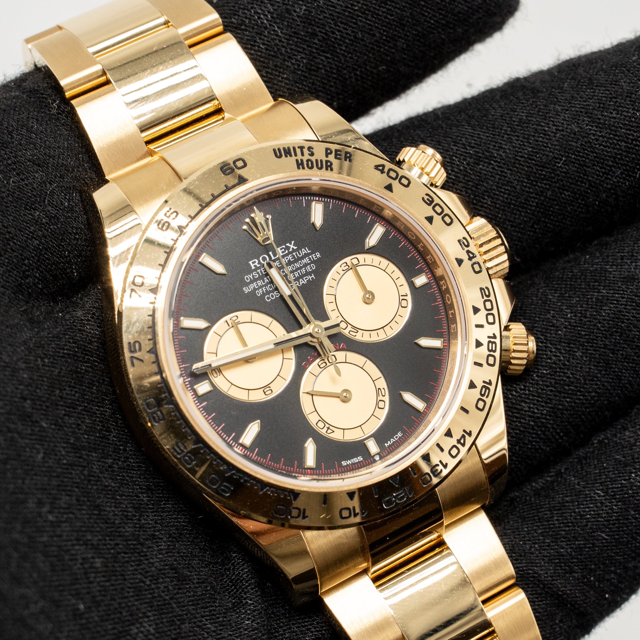 rolex-cosmograph-daytona-40mm-oyster-yellow-gold-intense-black-champagne-dial-model-m126508-0002