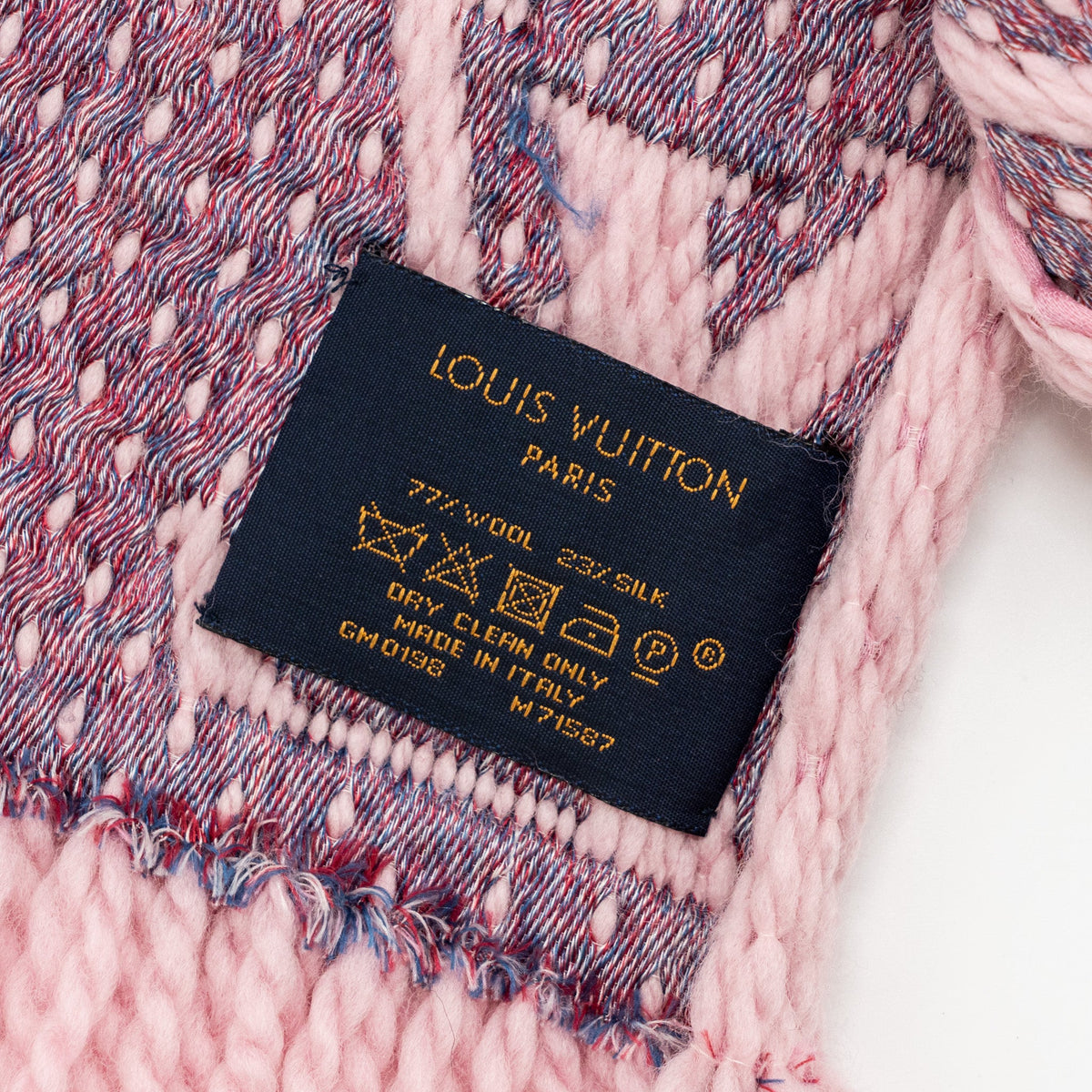 louis-vuitton-scarf-wool-silk-pink-with-limited-print
