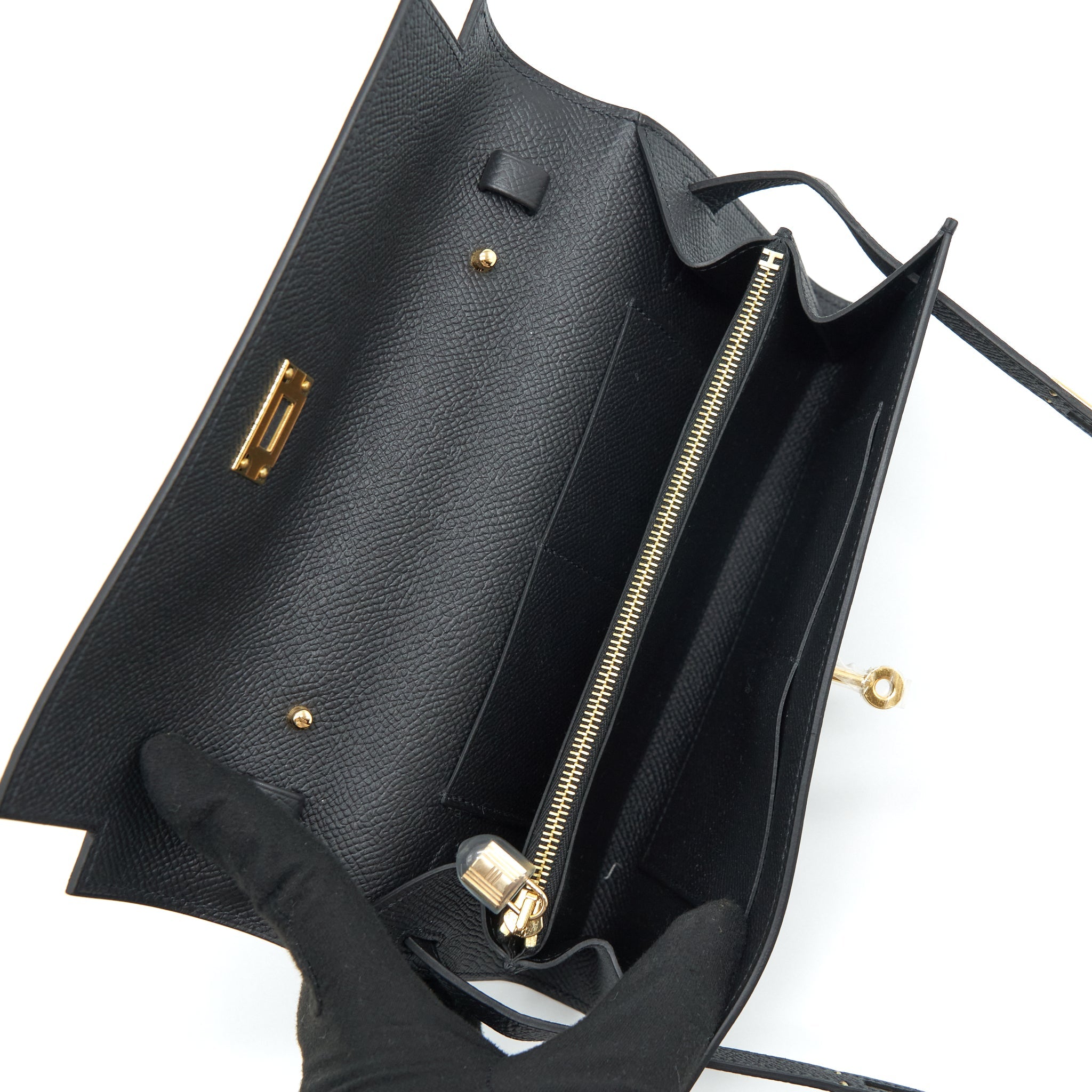 hermes-classic-kelly-to-go-epsom-black-ghw-stamp-u