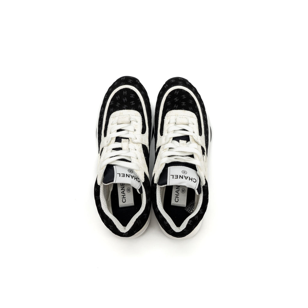 chanel-size-38-cc-logo-printed-trainer-sneaker-suede-black-white