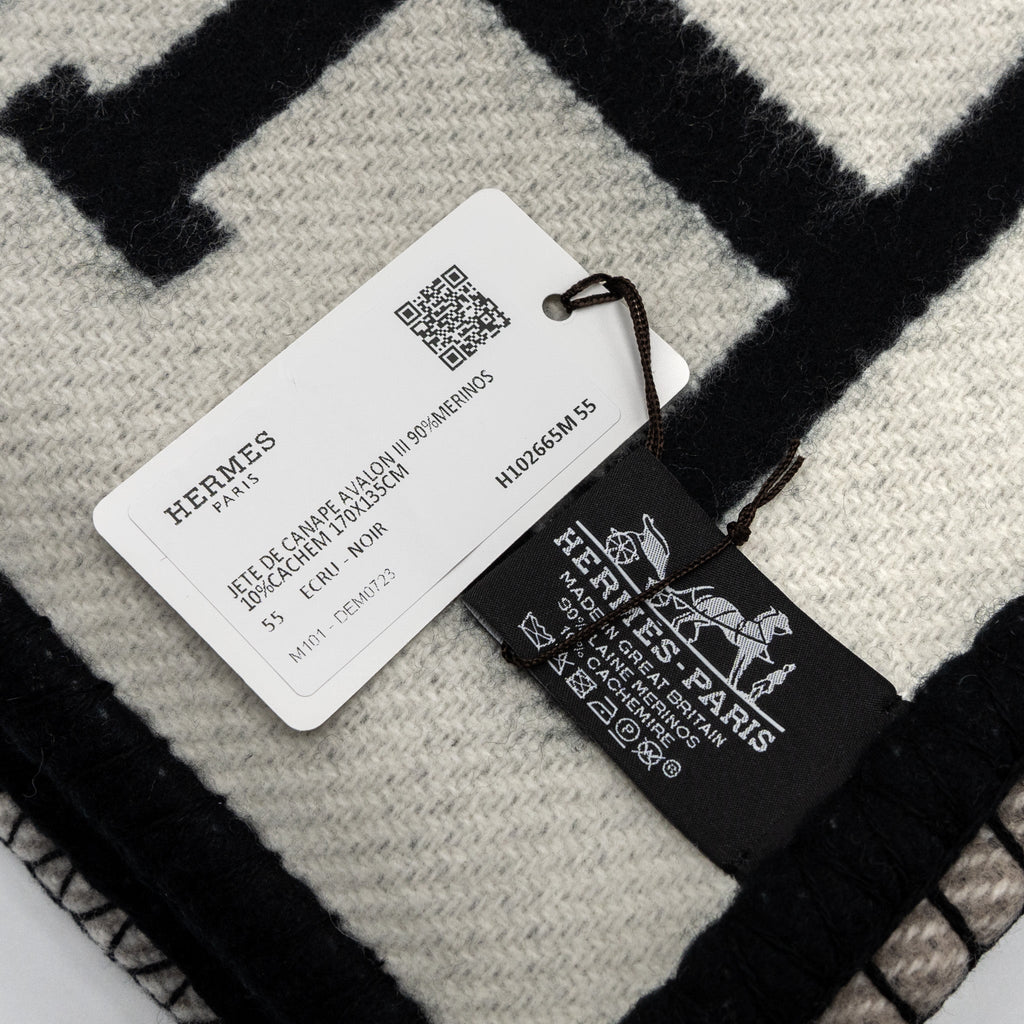 hermes-avalon-throw-blanket-ecru-noir-1