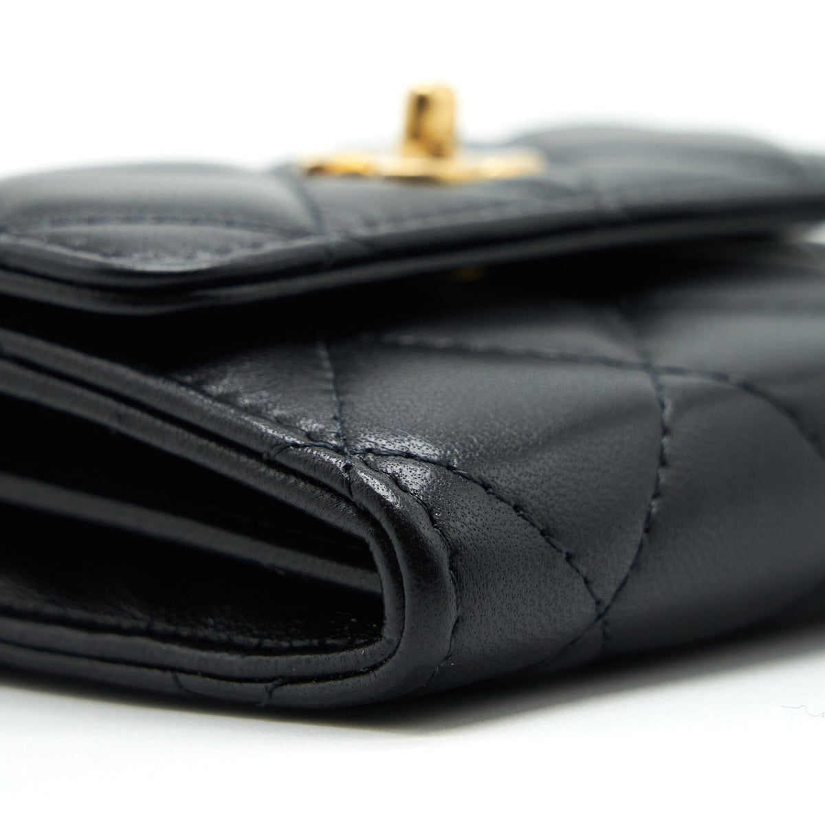 chanel-pearl-crush-clutch-with-chain-lambskin-black-ghw