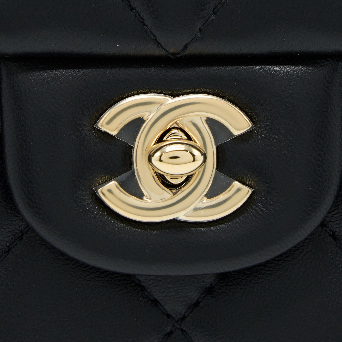 chanel-small-pearl-logo-strap-flap-bag-lambskin-black-lghw