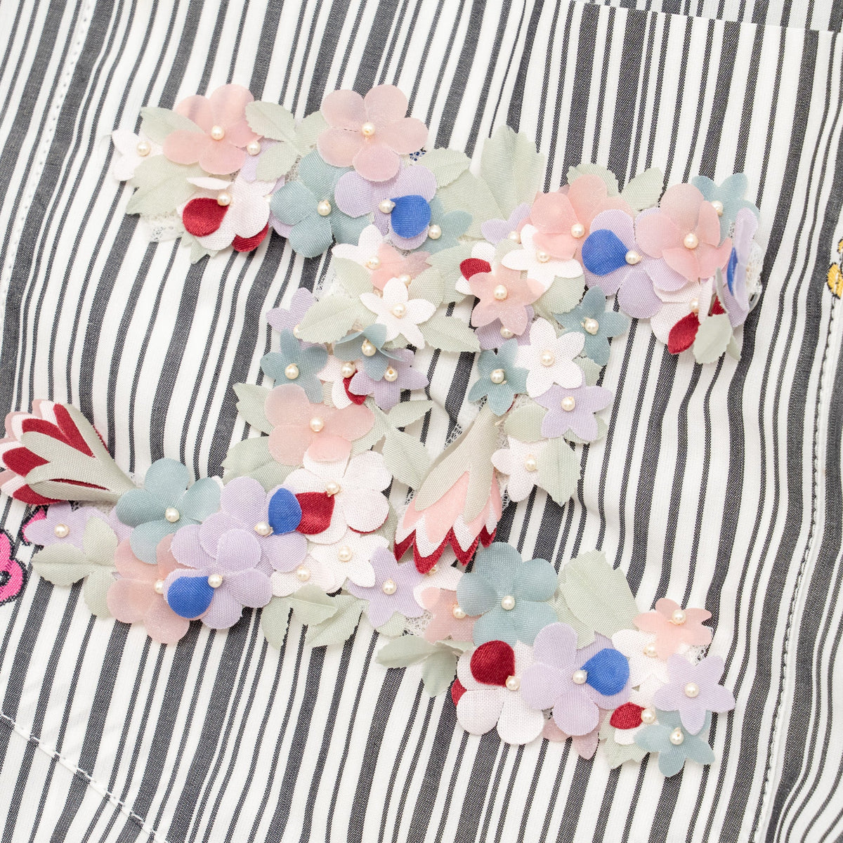 chanel-size-36-23c-detailed-flower-cc-blouse-cotton-white-black-multicolour