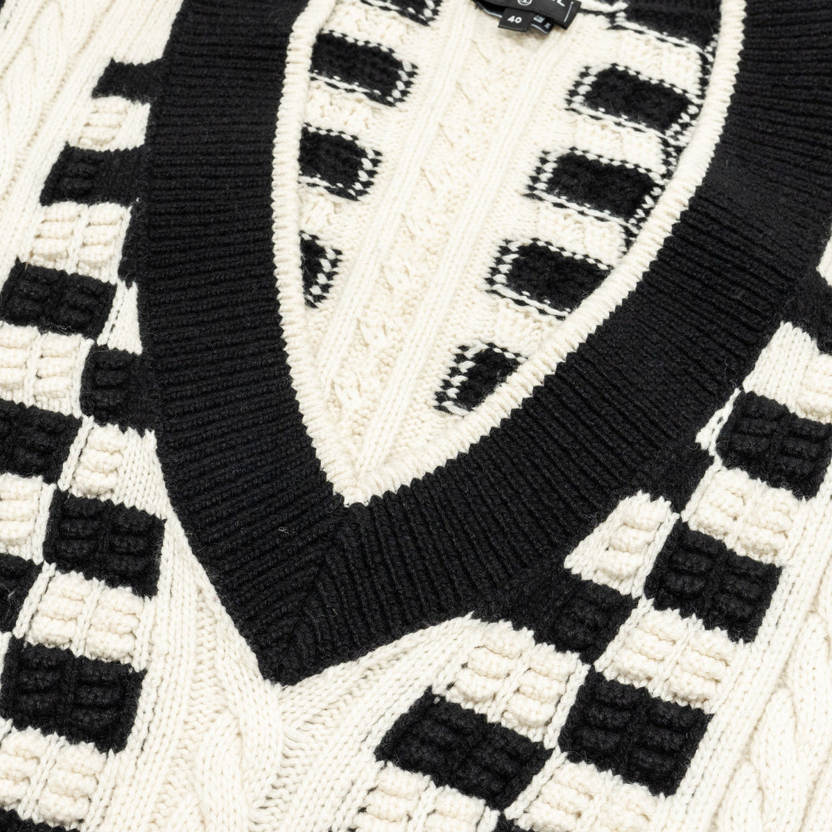 chanel-size-40-sweater-cashmere-black-white