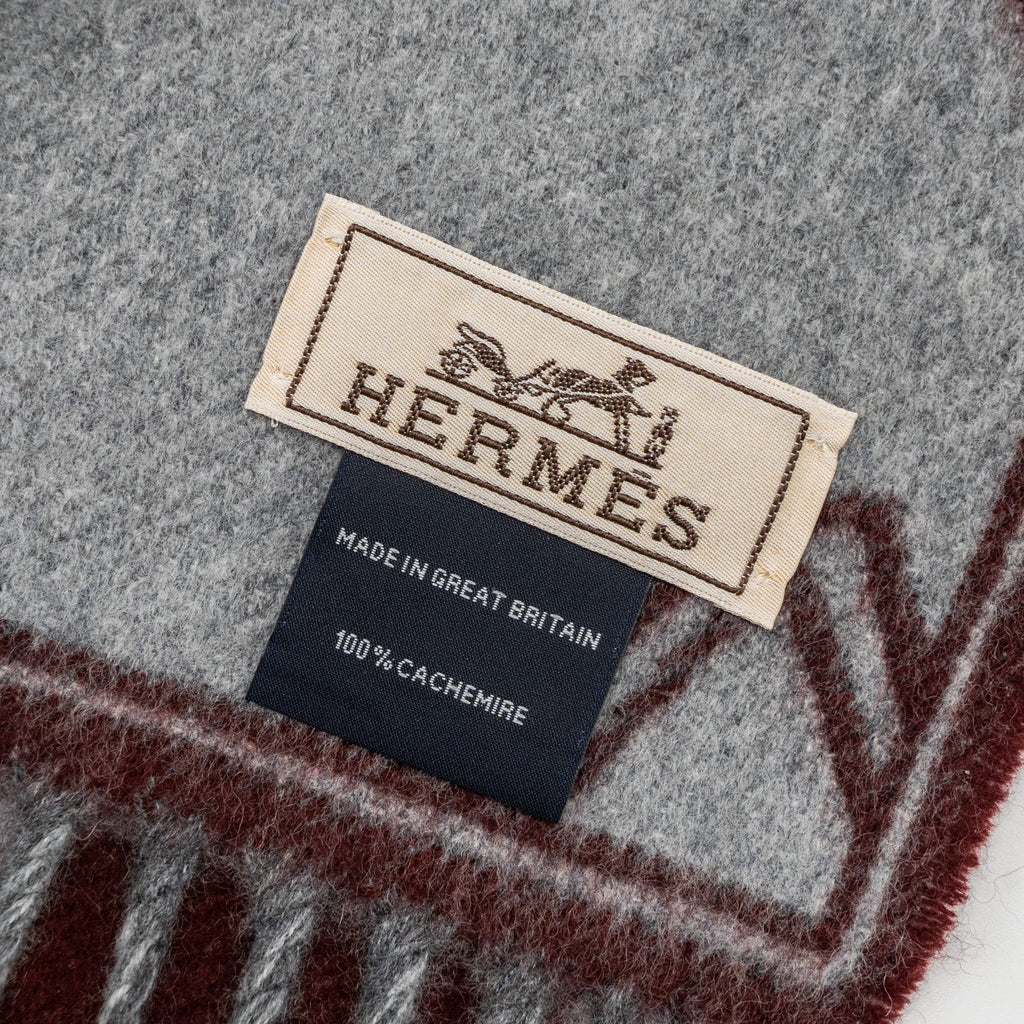 copy-of-hermes-la-danse-des-chevaux-muffler-cashmere-bordeaux-gris-moyen-gris-clair