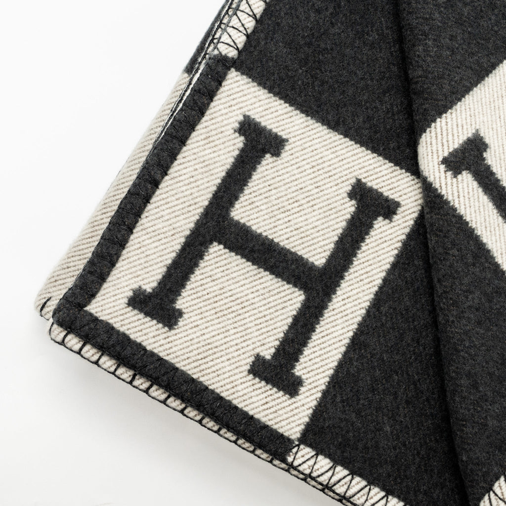 hermes-avalon-throw-blanket-ecru-gris-fonce-2