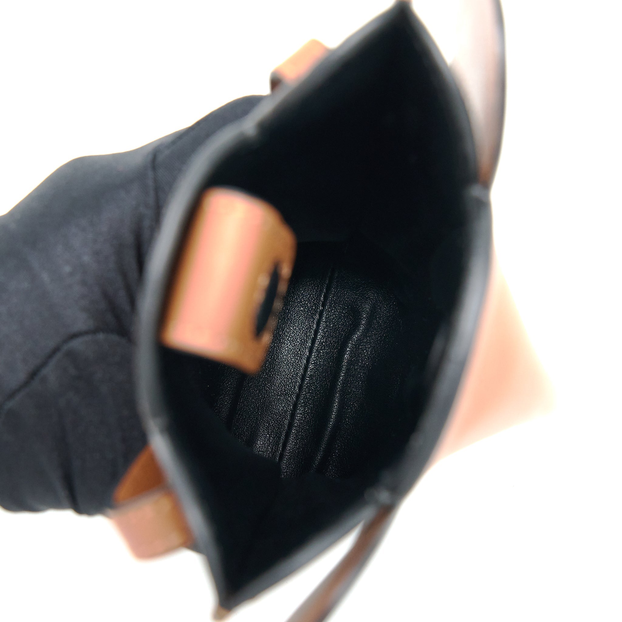 loewe-elephant-phone-pocket-calfskin-tan