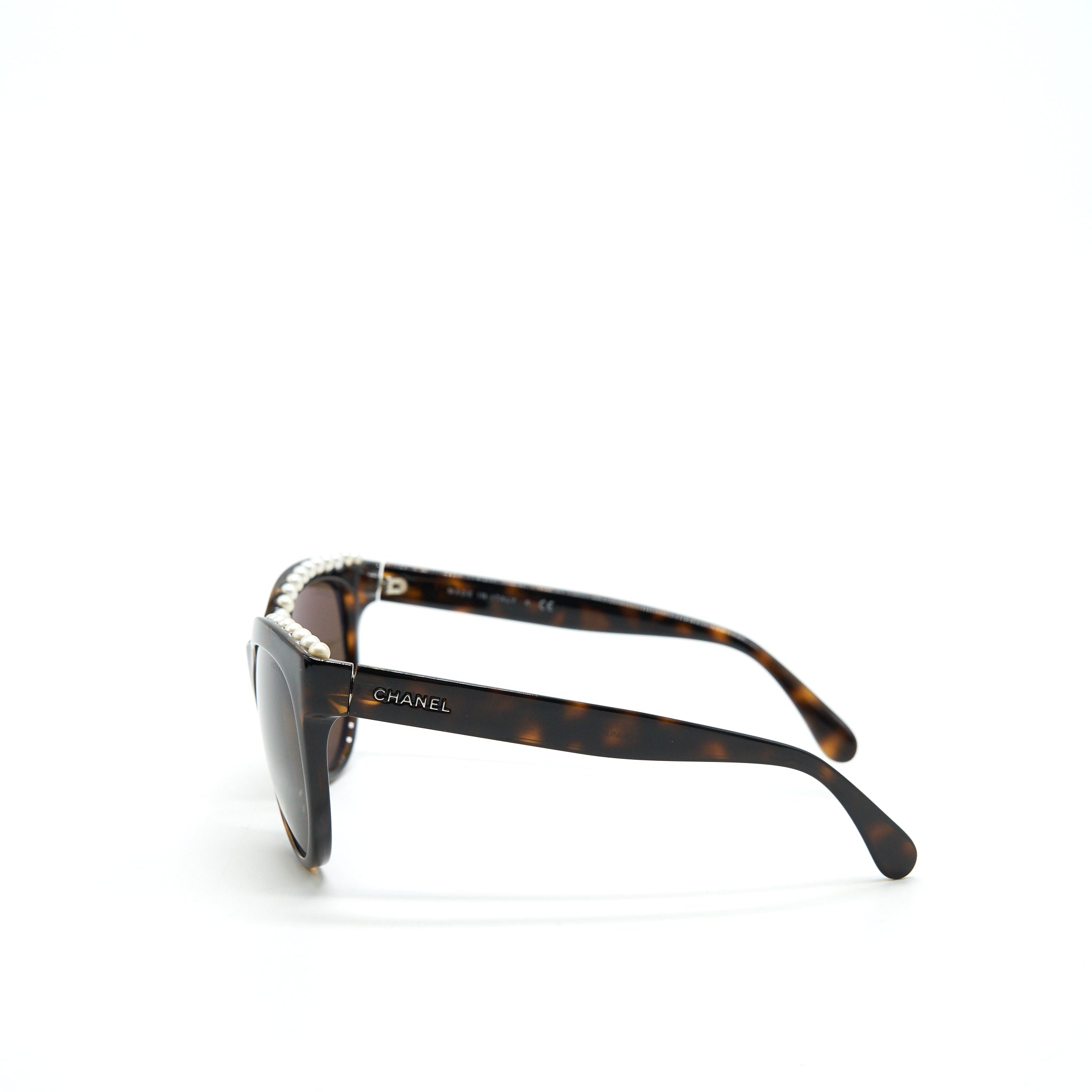 chanel-sunglasses-with-pearls