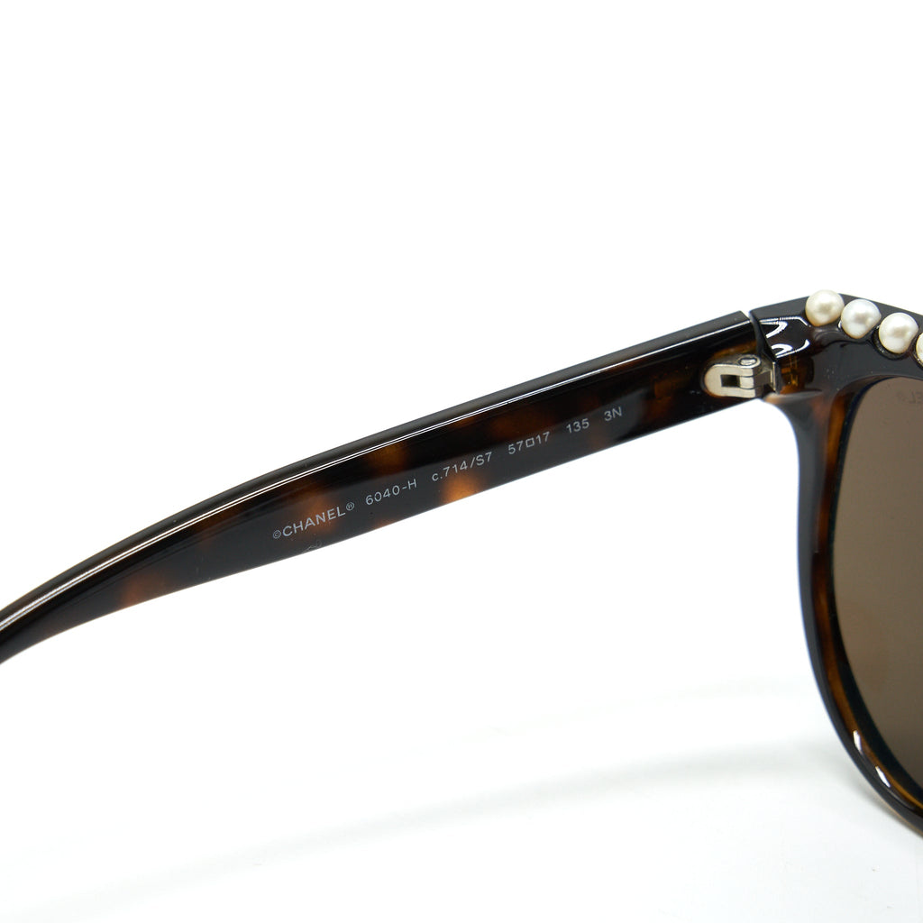 chanel-sunglasses-with-pearls
