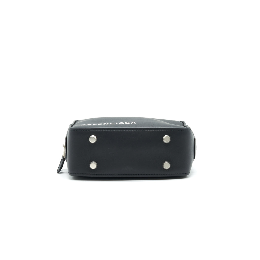 balenciaga-triangle-square-bag-xs