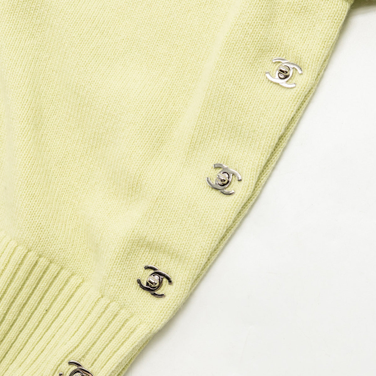 chanel-24b-size-38-turnlock-pull-over-cashmere-light-green-shw