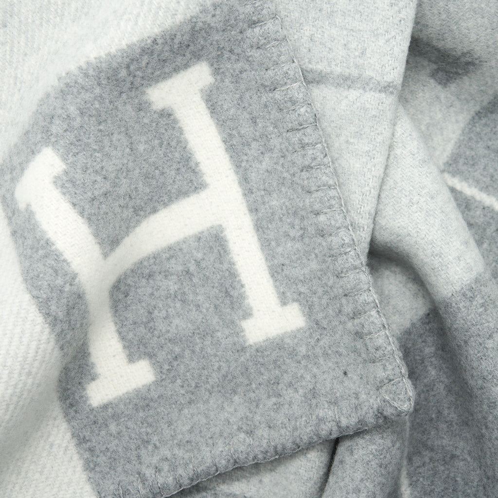 hermes-avalon-throw-blanket-gris-clair-1