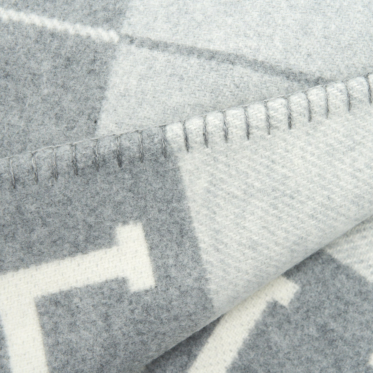hermes-avalon-throw-blanket-gris-clair-1