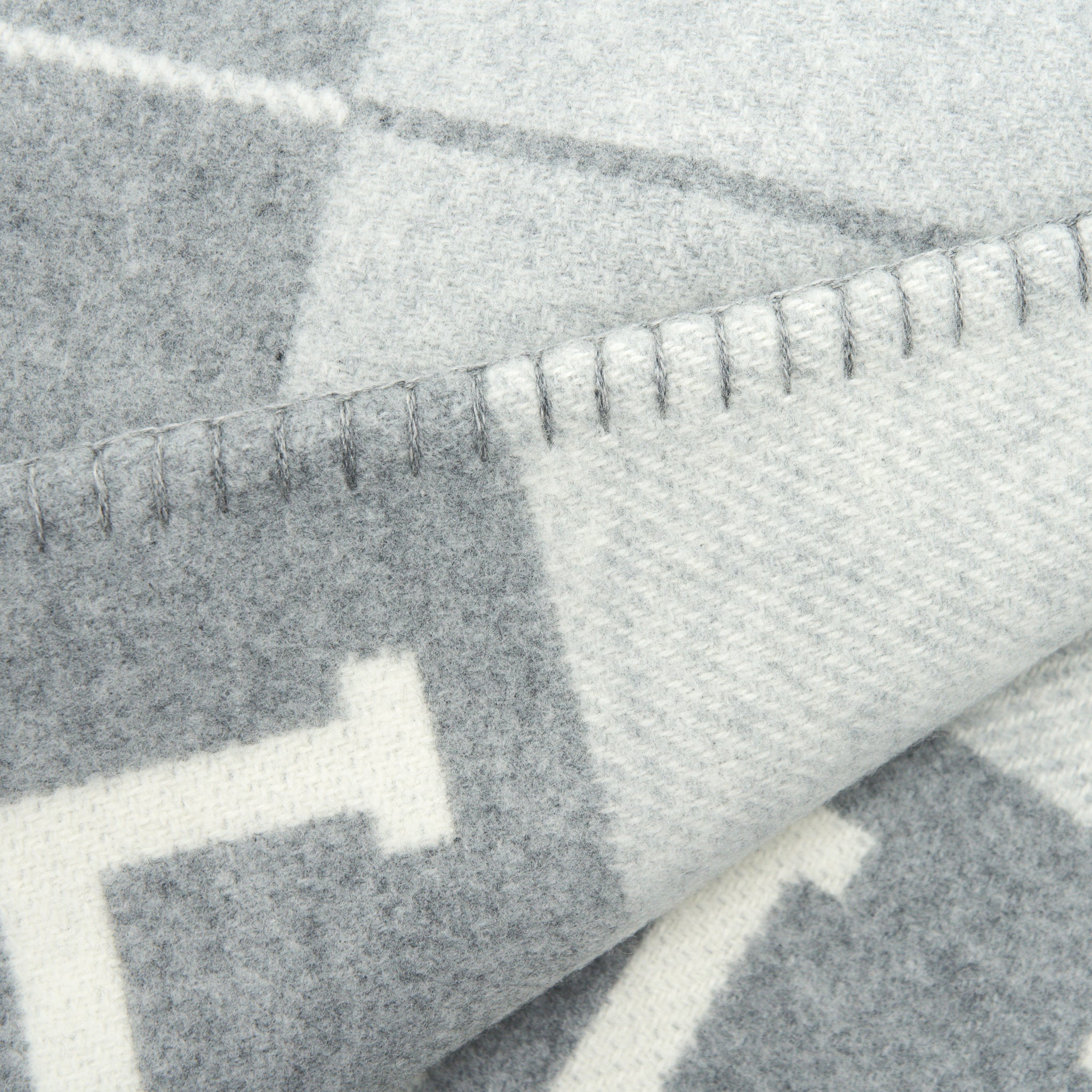 hermes-avalon-throw-blanket-gris-clair-2