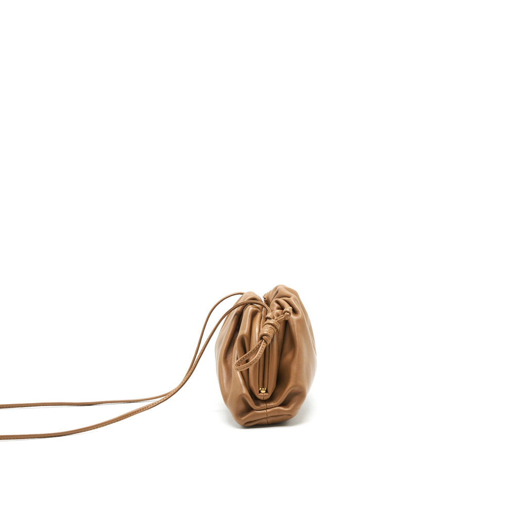 bottega-veneta-mini-pouch-in-caramel