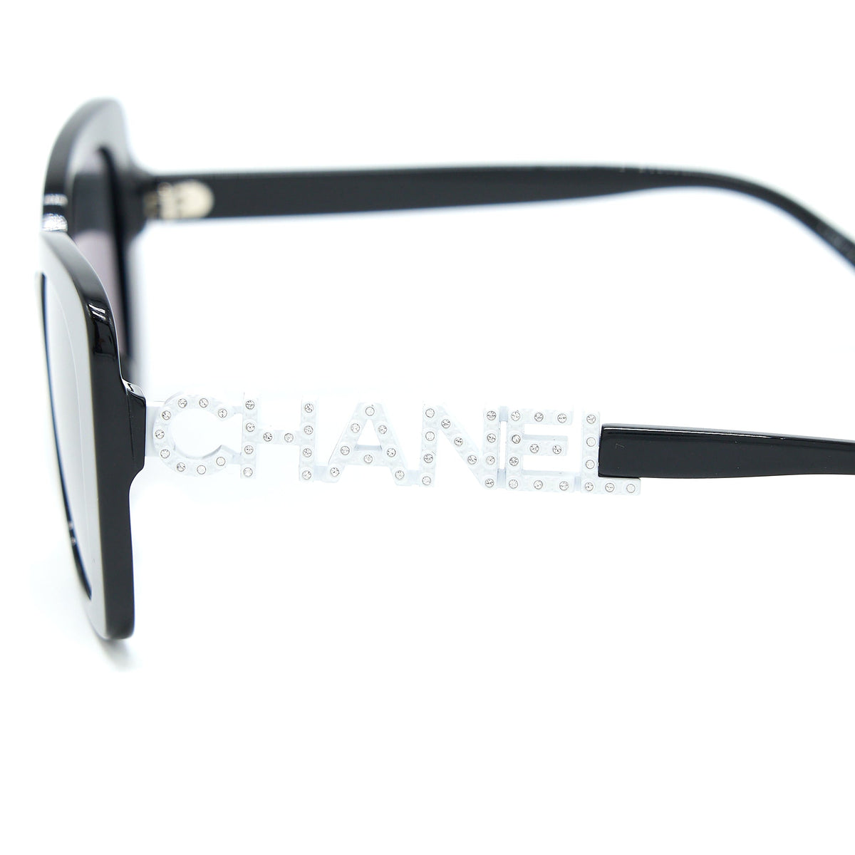 chanel-5422-square-sunglasses-crystal-black-white