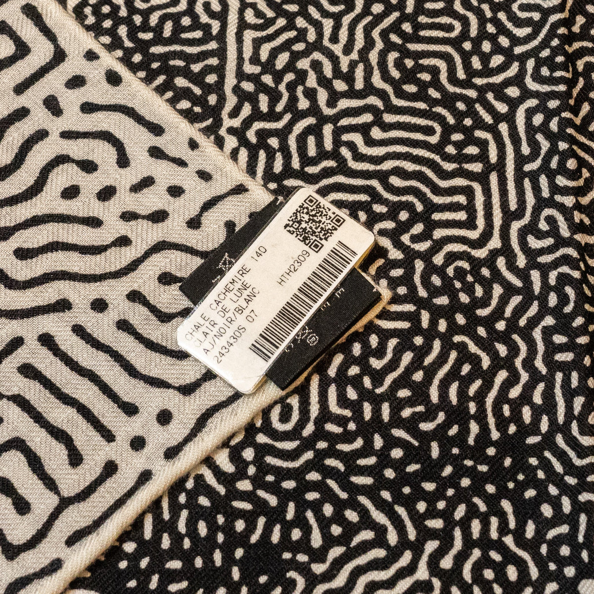 hermes-140cm-clair-de-kune-scarf-shawl-cashmere-silk-black-white