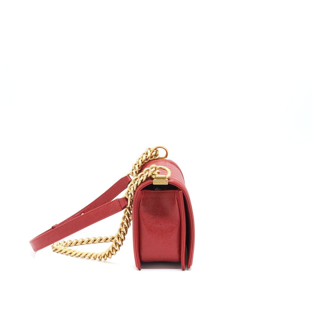 chanel-medium-boy-grained-calfskin-red-brushed-ghw